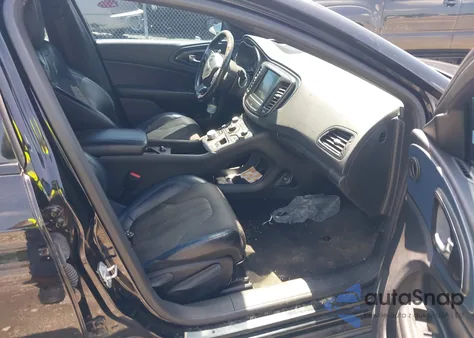 2015 Chrysler 200 S z USA, uszkodzony, nr VIN 1C3CCCBB2FN748916